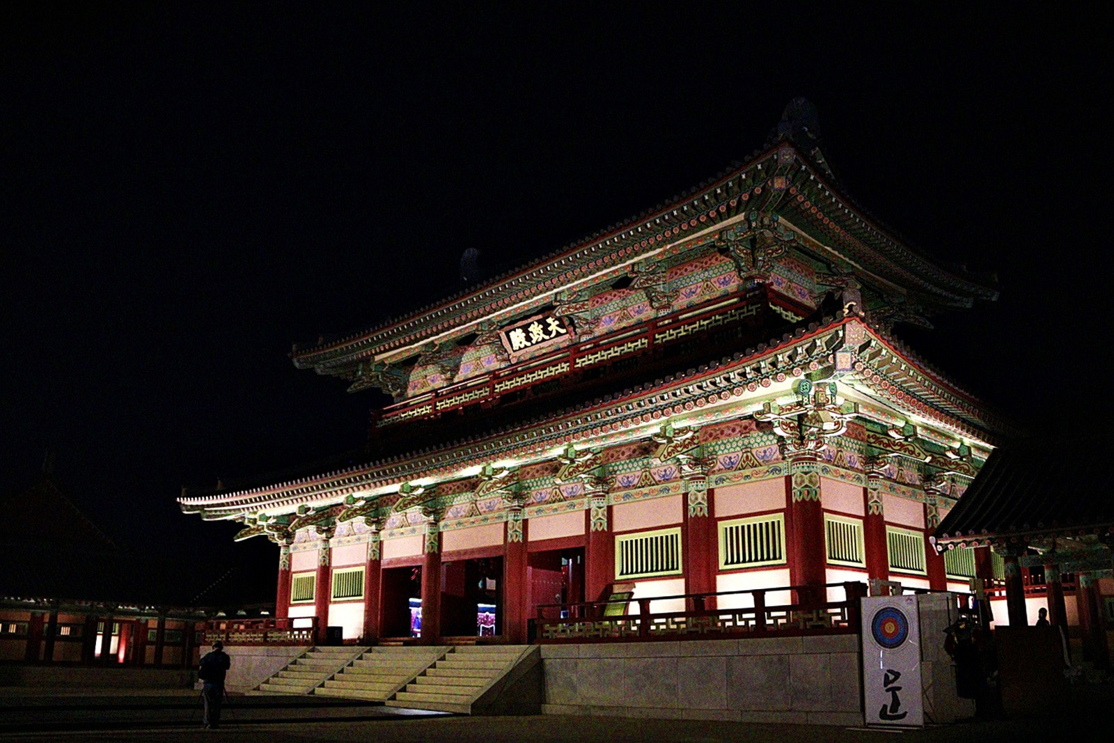 Canon EOS 750D (EOS Rebel T6i / EOS Kiss X8i) sample photo. Office of the king photography