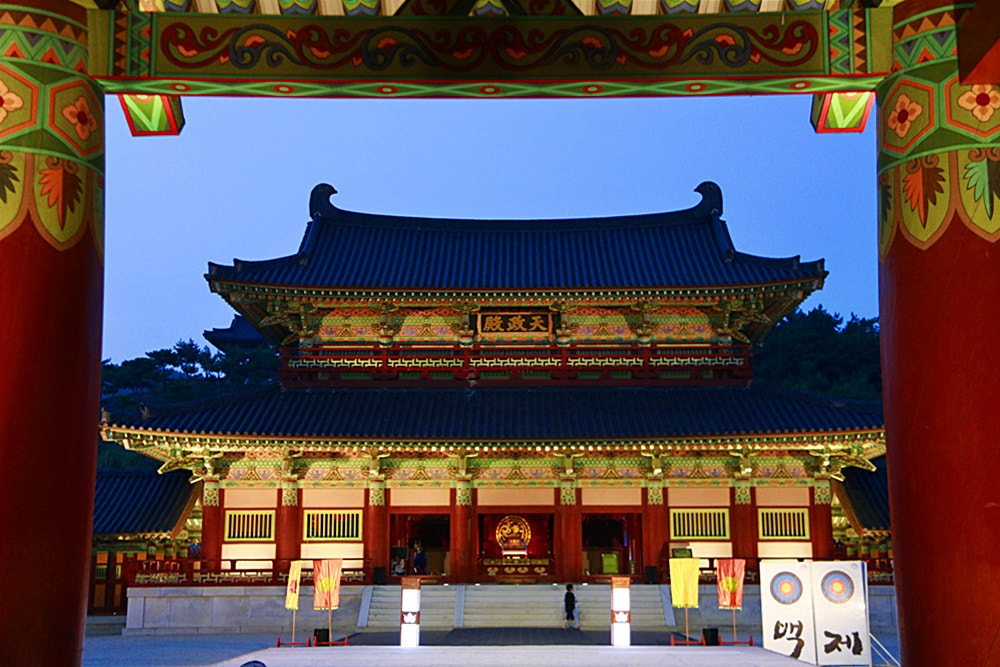 Canon EOS 750D (EOS Rebel T6i / EOS Kiss X8i) sample photo. Office of the king photography