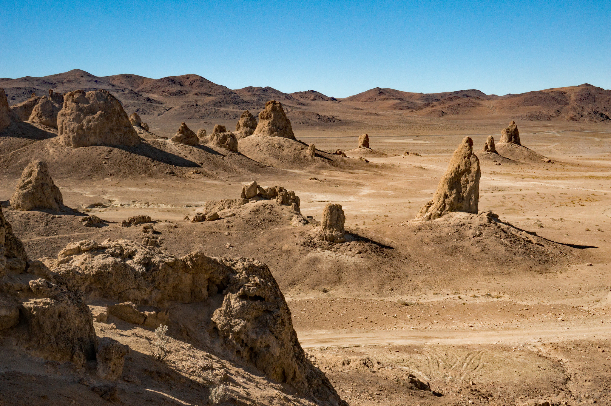 Sony E 18-200mm F3.5-6.3 OSS sample photo. Trona pinnacles photography