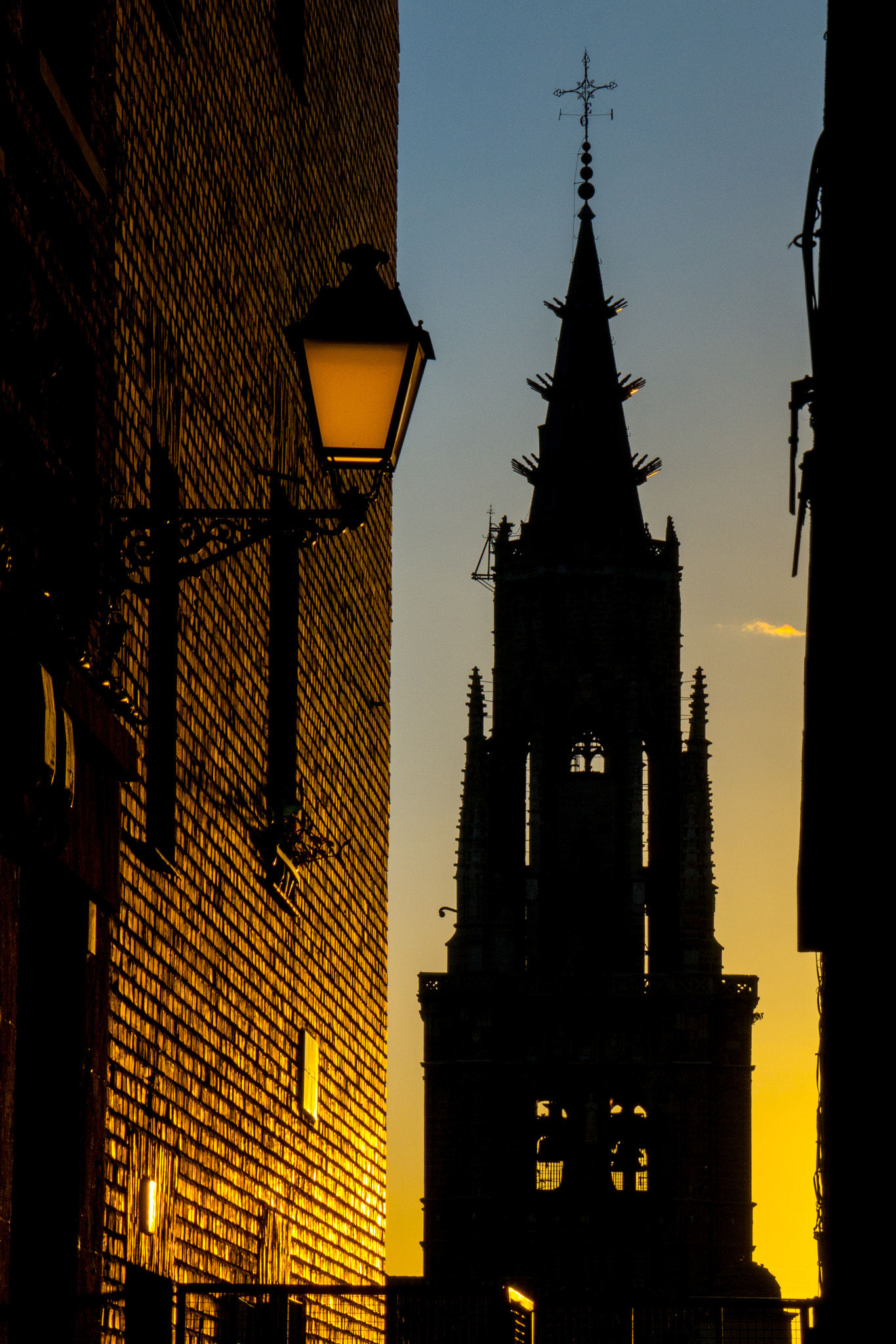 Sony E 18-200mm F3.5-6.3 OSS sample photo. Toledo cathedral at sunset photography