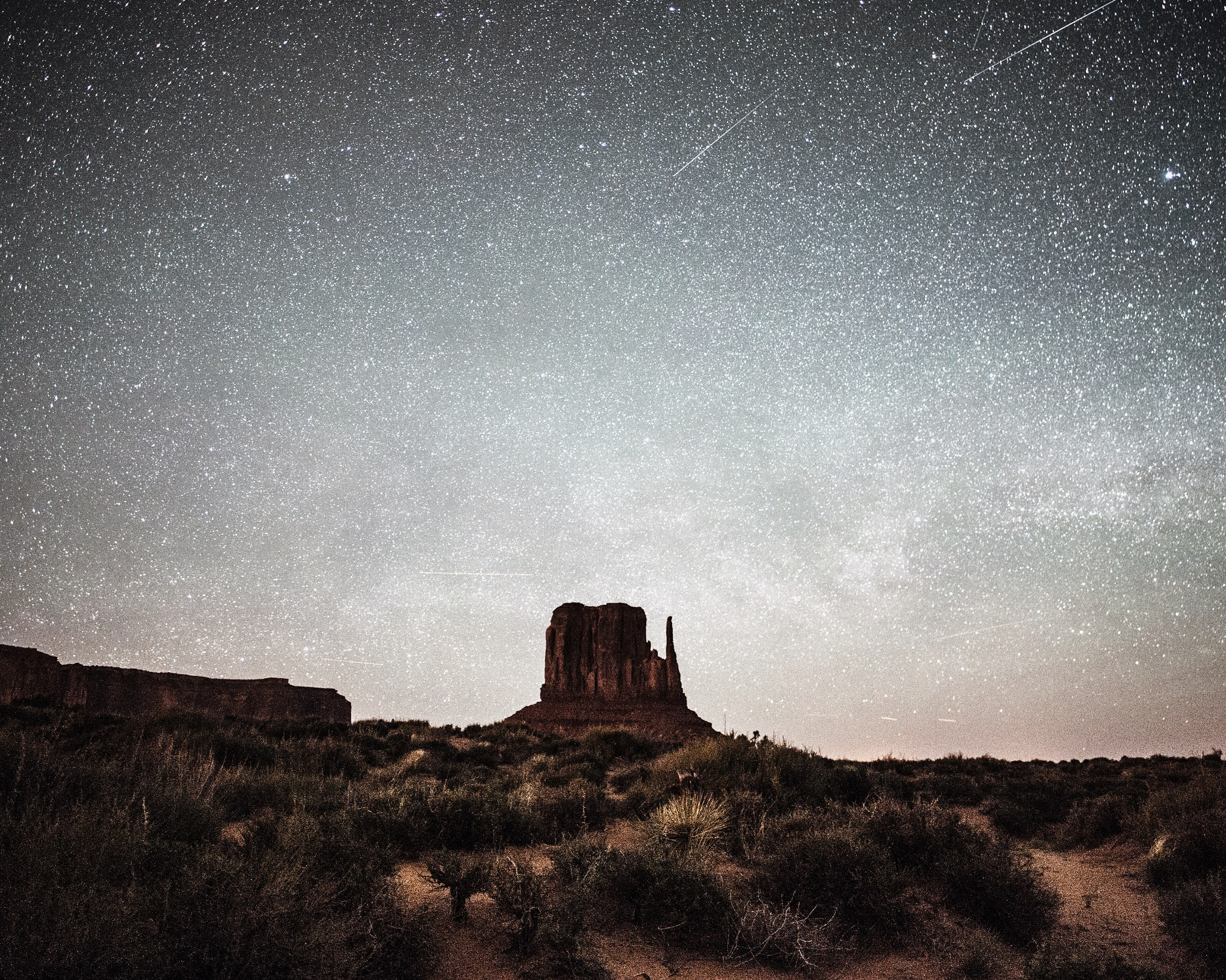 Nikon D4 + Nikon AF-S Nikkor 20mm F1.8G ED sample photo. Stars & monument valley. navajo land. utah. photography