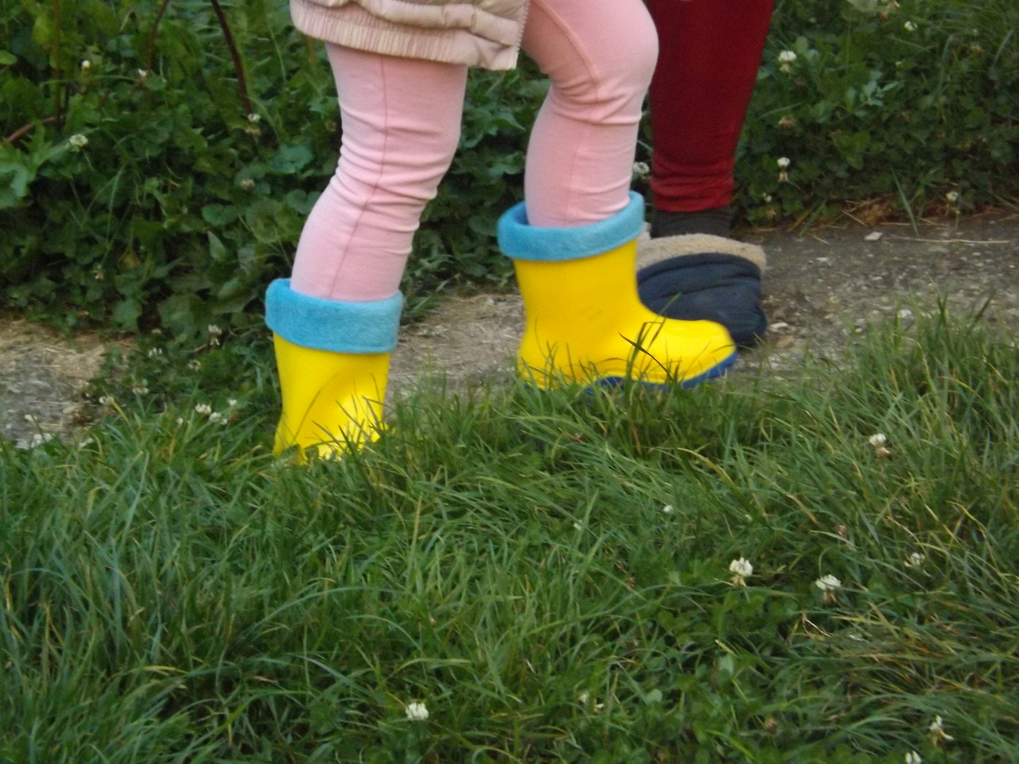 Fujifilm FinePix SL300 sample photo. My new yellow boots photography