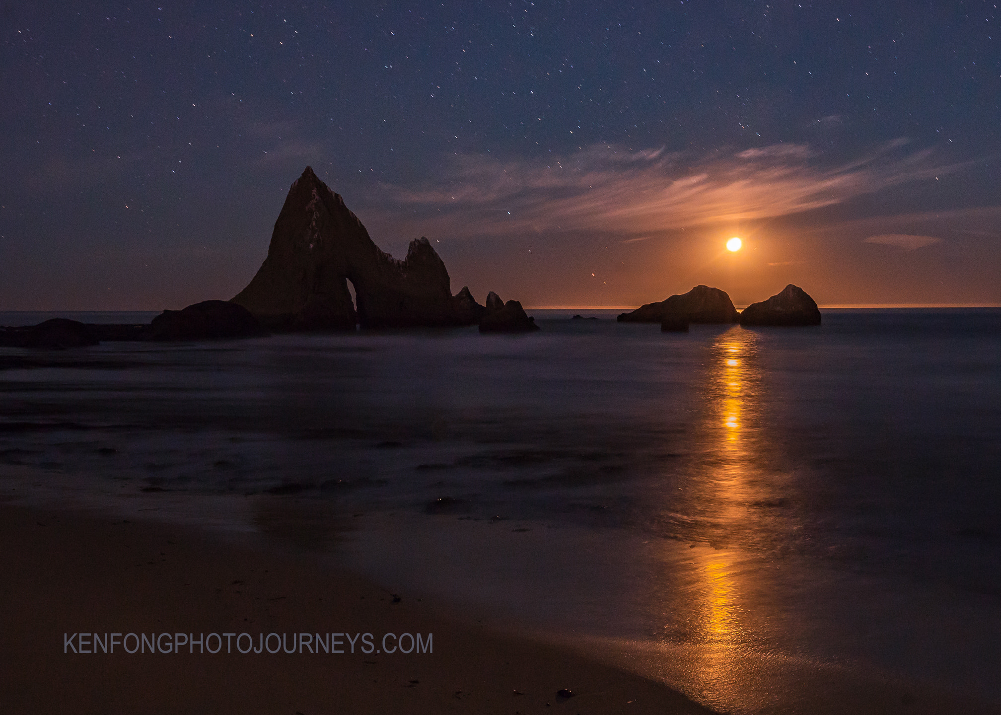 Sony a7S + Canon EF 16-35mm F2.8L II USM sample photo. Moonset 1 photography