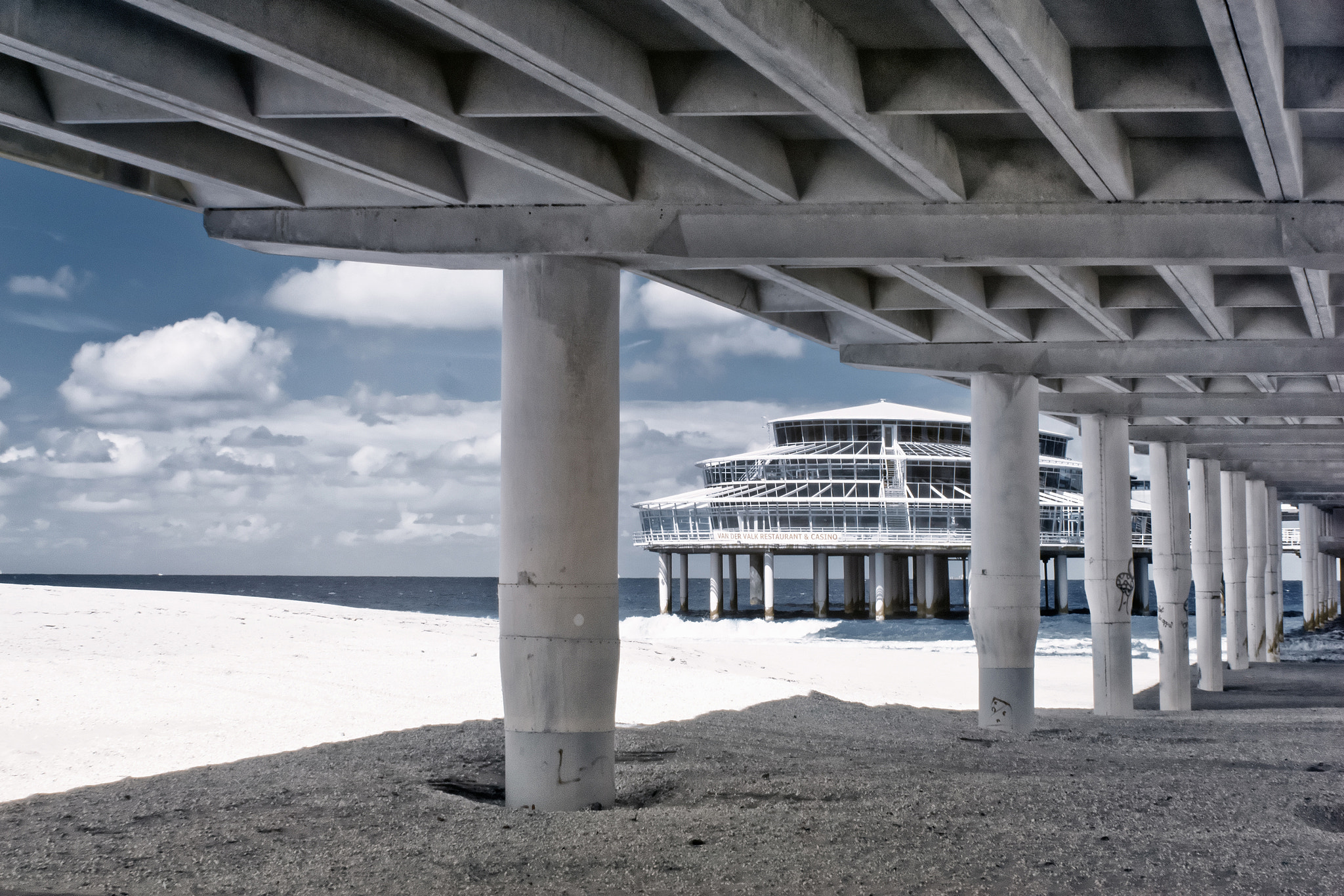 Sigma 18-50mm f/3.5-5.6 DC sample photo. Pier scheveningen photography