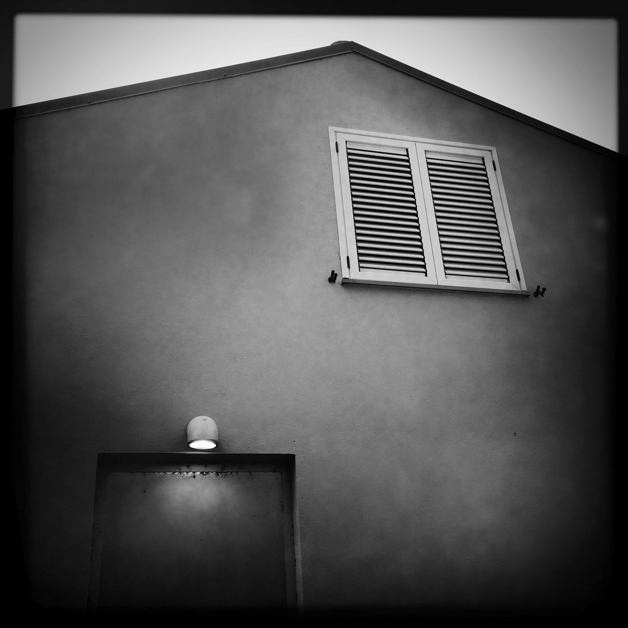 Hipstamatic 321 sample photo. Night and day photography