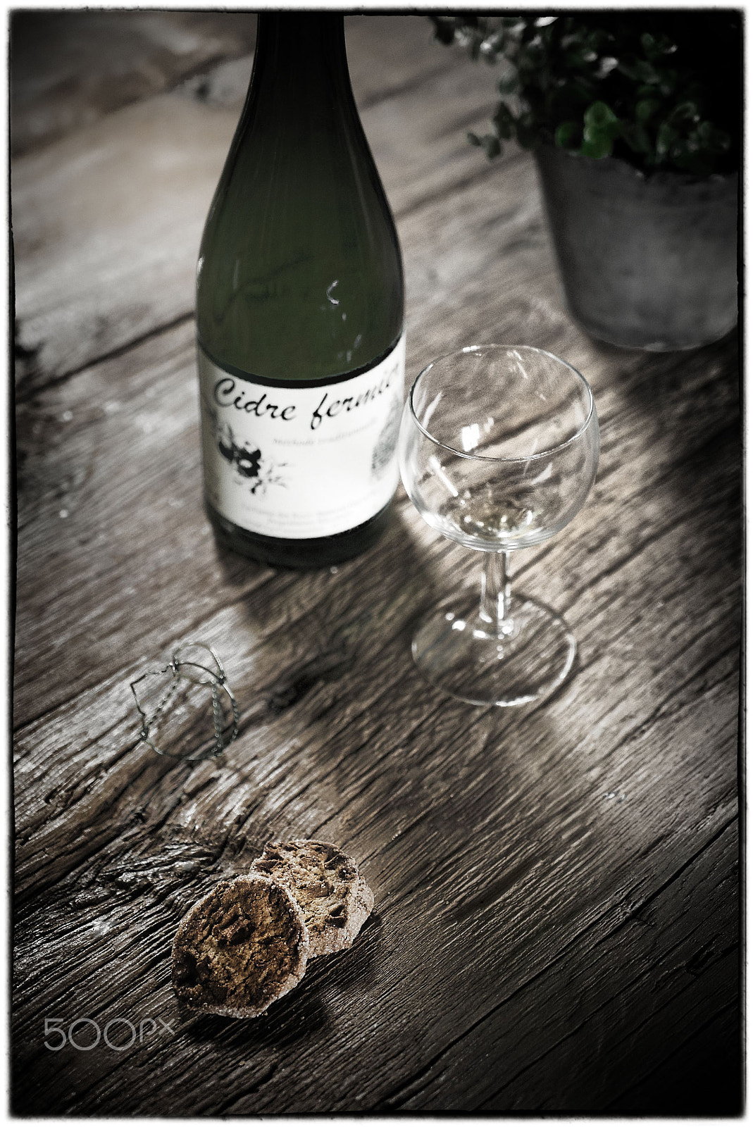 Sony a7S + Sony Vario Tessar T* FE 24-70mm F4 ZA OSS sample photo. Still life "normandy cakes and cidre fermier" photography