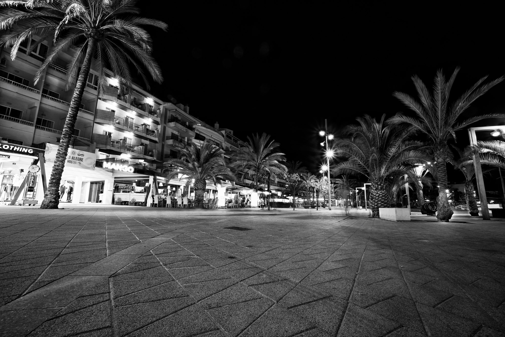 Sony a6000 + Sony E 10-18mm F4 OSS sample photo. Port de alcudia by night photography