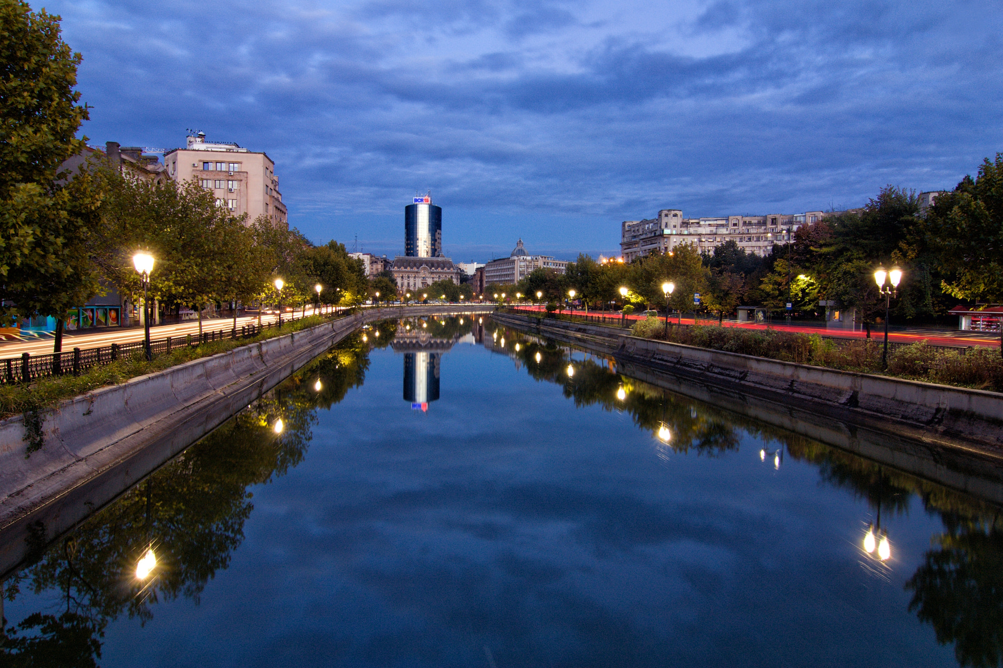 Tokina AT-X Pro 12-24mm F4 (IF) DX sample photo. Night bucharest photography