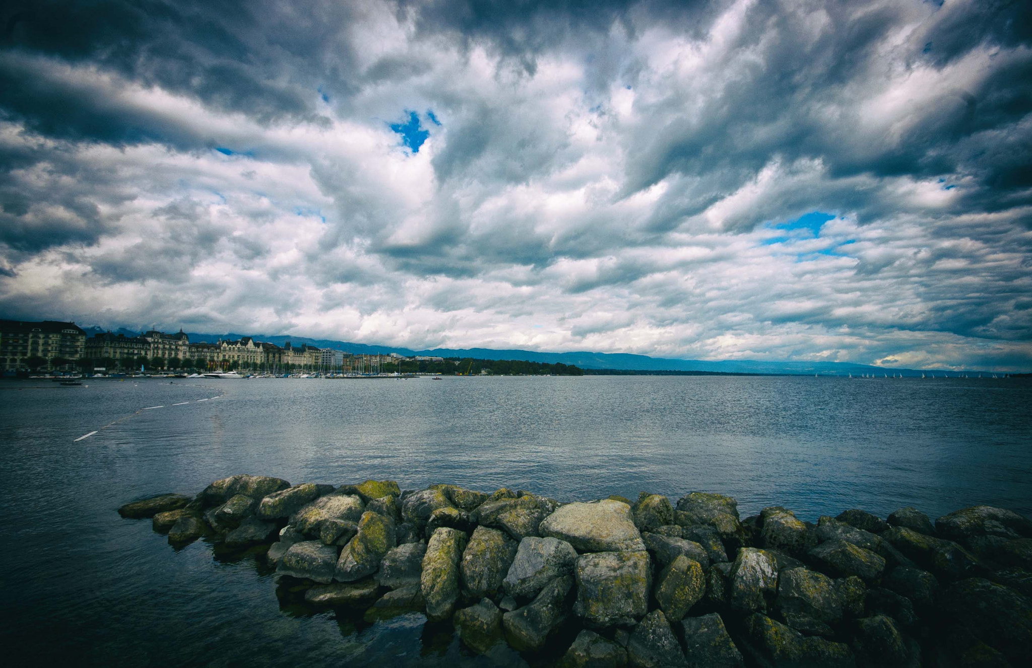 Sigma 10-20mm F4-5.6 EX DC HSM sample photo. And the lake stopped me... photography