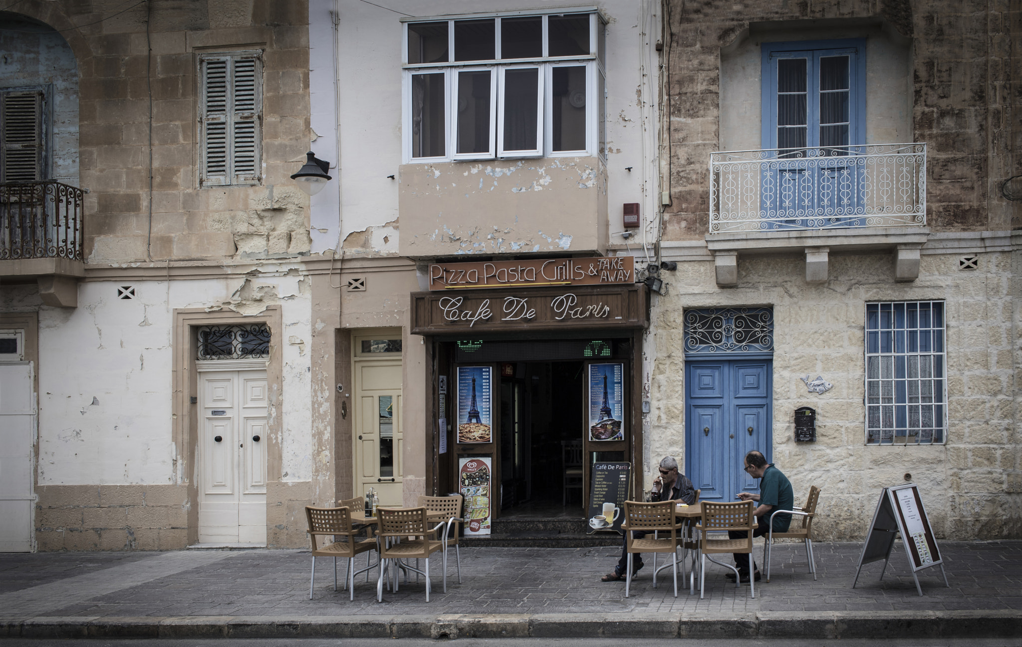 Canon EF-S 24mm F2.8 STM sample photo. Cafe de paris photography