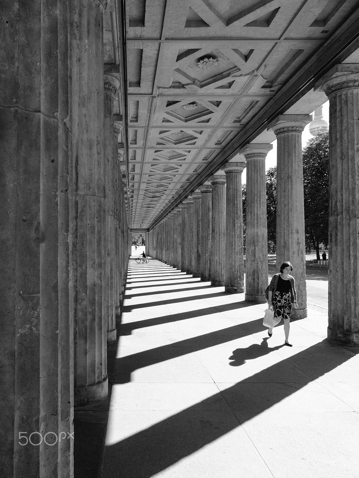 LEICA DG SUMMILUX 12/F1.4 sample photo. Archway photography