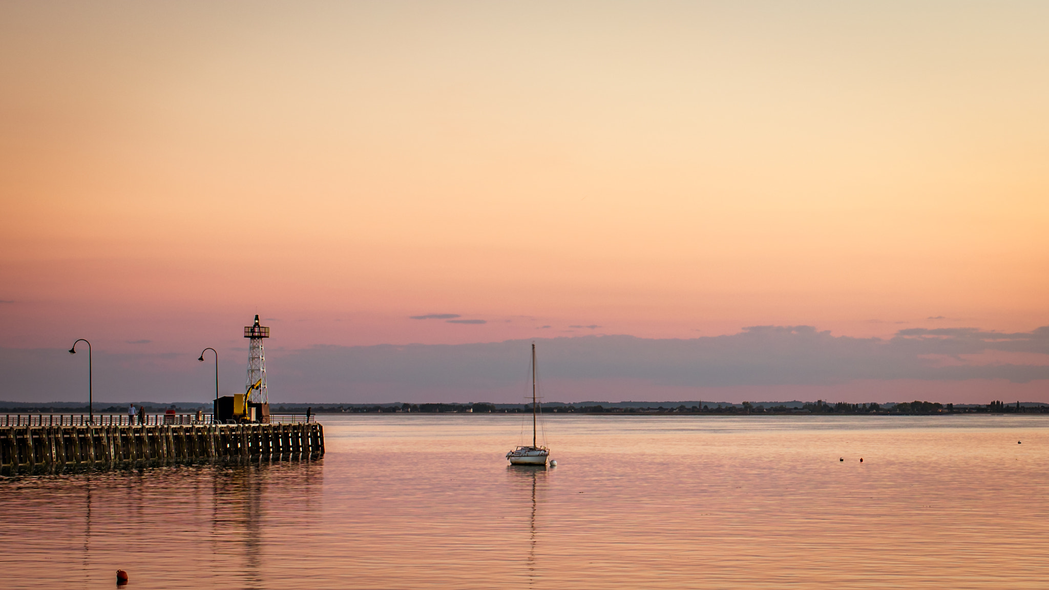 Nikon D750 + Sigma 50mm F2.8 EX DG Macro sample photo. Cancale au coucher photography