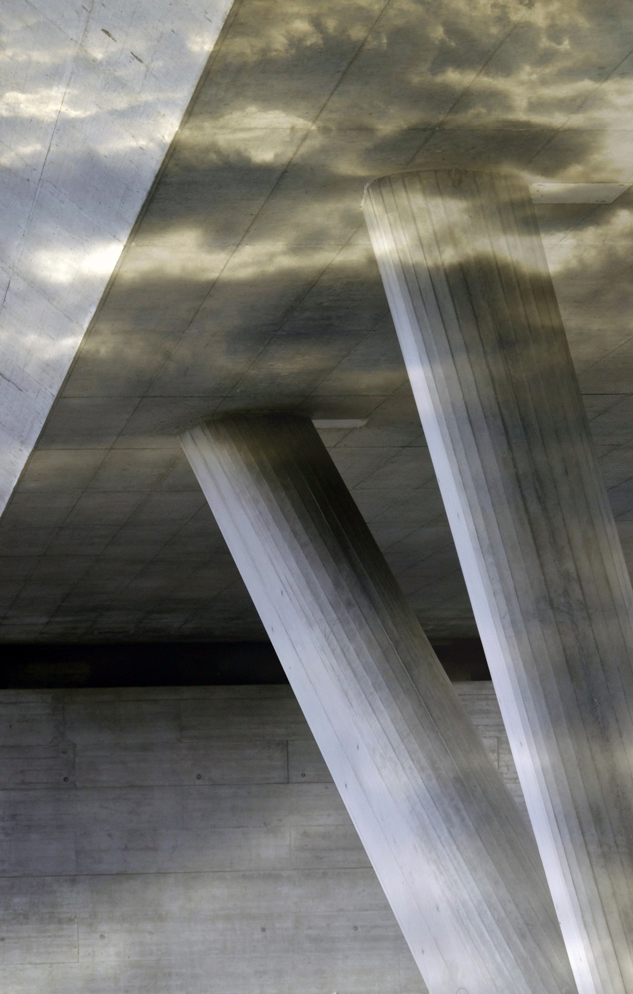 Sony Alpha DSLR-A700 sample photo. Concrete sky photography