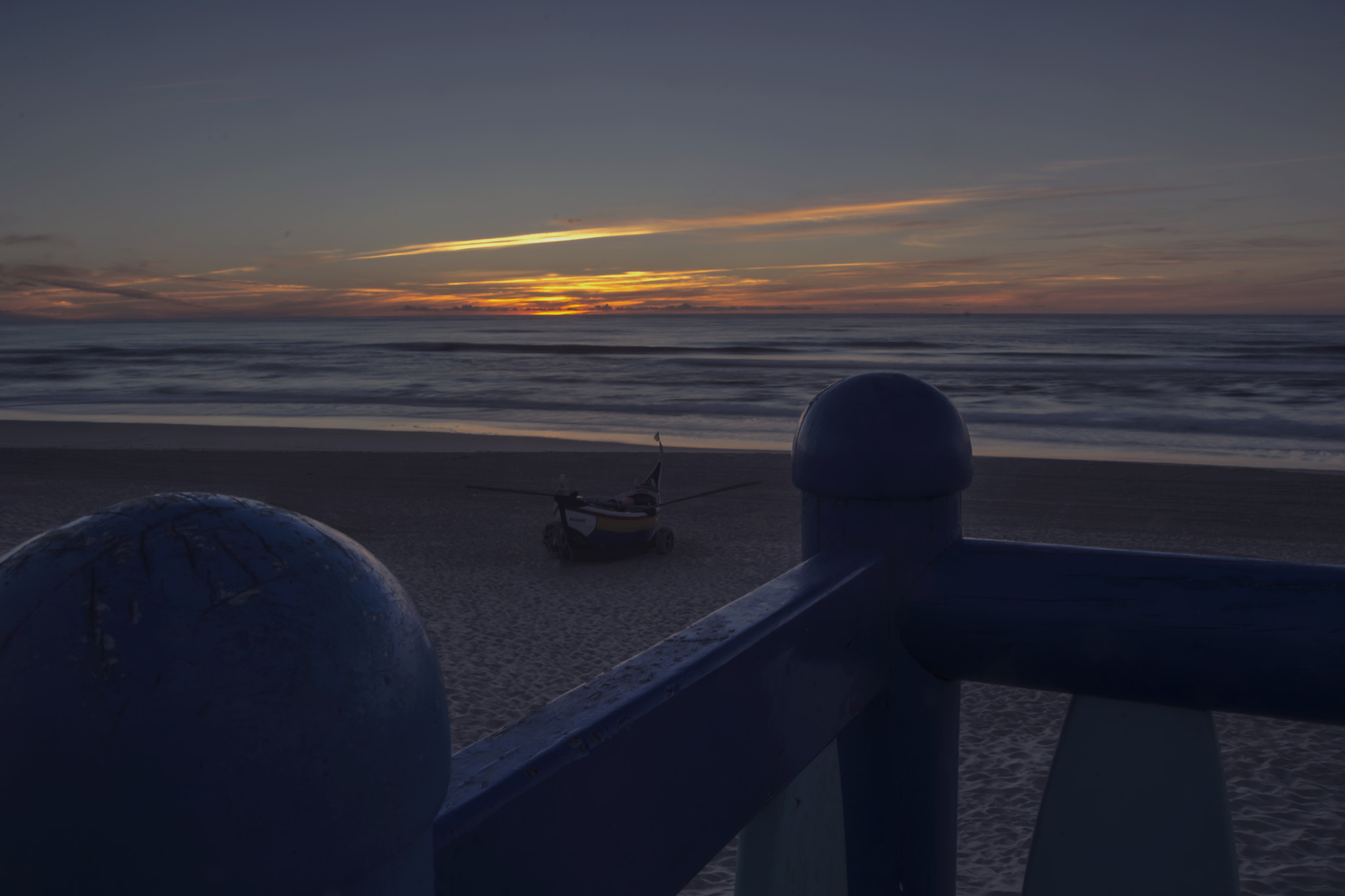 Nikon AF-S Nikkor 17-35mm F2.8D ED-IF sample photo. "the boat ... or the fence on foreground !" photography