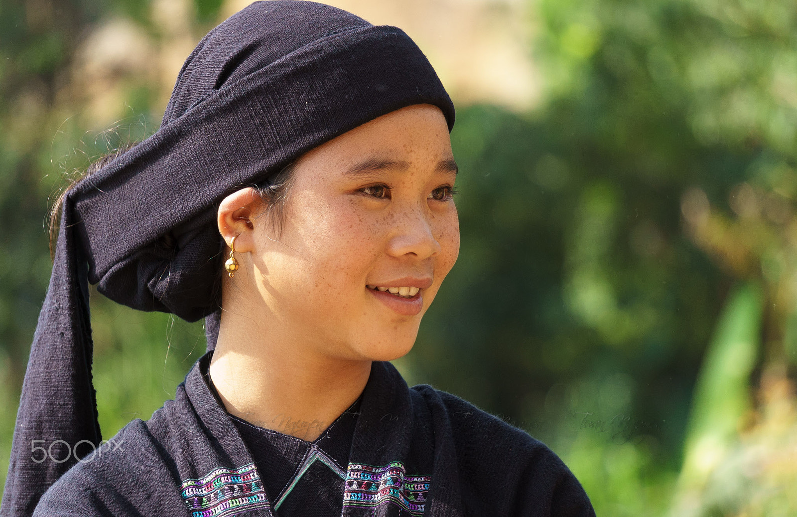Sony E 55-210mm F4.5-6.3 OSS sample photo. La chi girl in ha giang photography