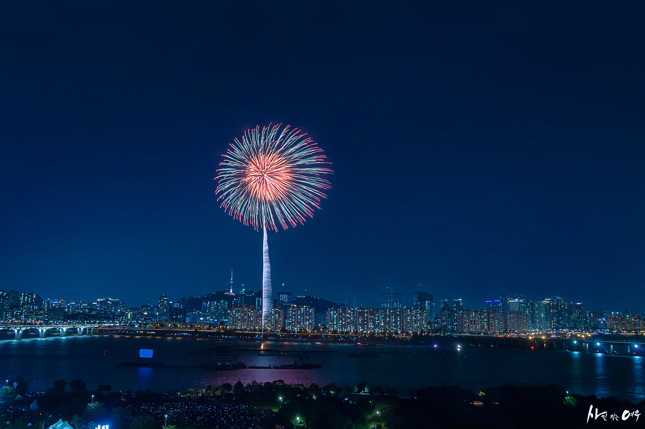 Canon EOS 5D sample photo. Firework in seoul photography