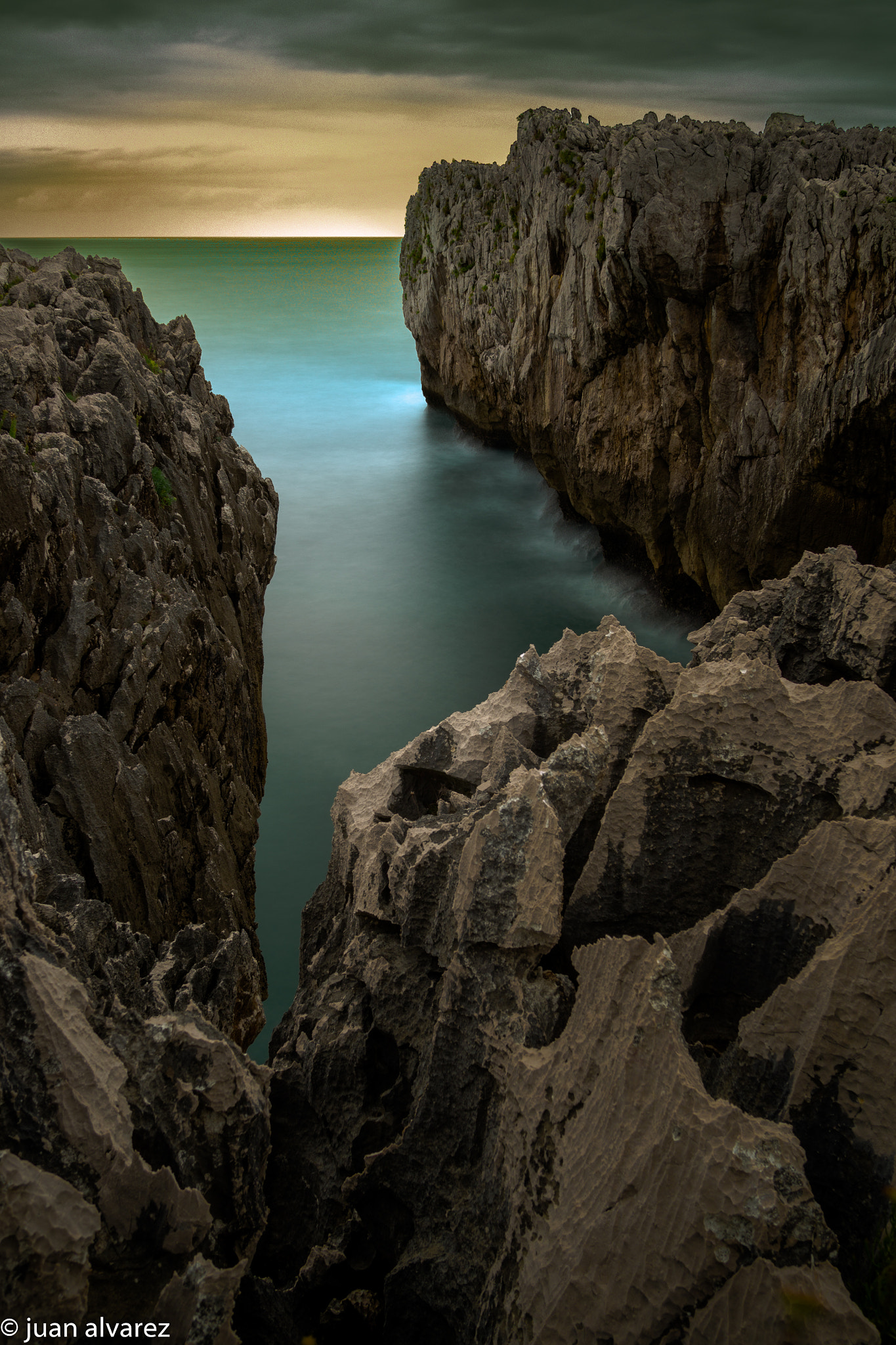 Olympus OM-D E-M10 II + Panasonic Lumix G 14mm F2.5 ASPH sample photo. Acantilados del diablo. asturias. photography