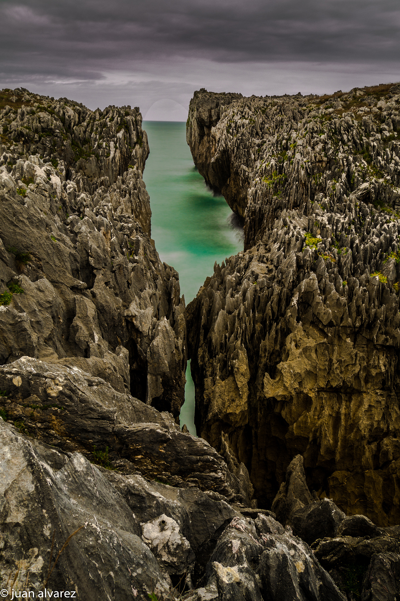 Olympus OM-D E-M10 II + Panasonic Lumix G 14mm F2.5 ASPH sample photo. Acantilados del diablo. asturias. photography