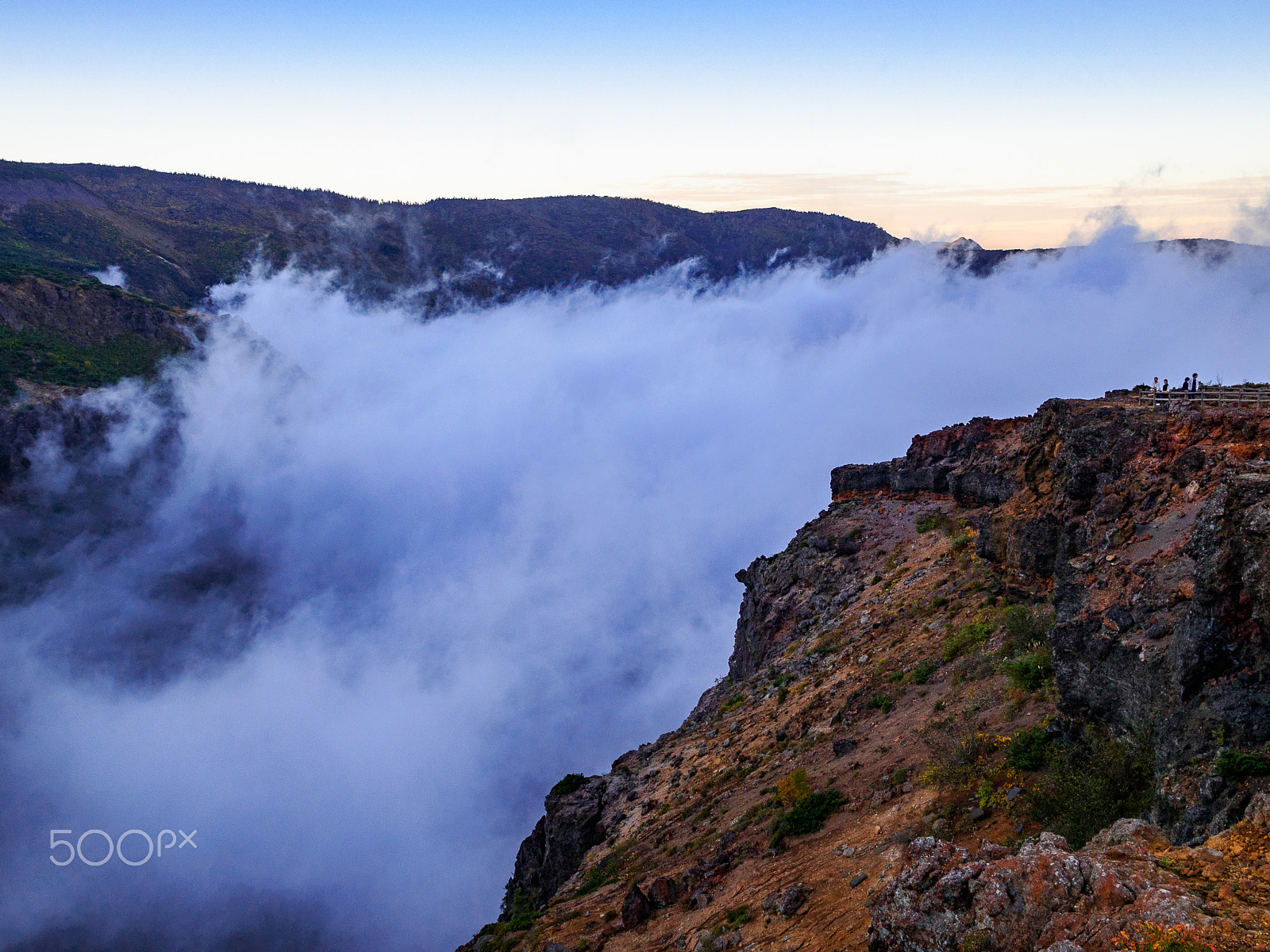 Olympus OM-D E-M10 II + LEICA DG SUMMILUX 15/F1.7 sample photo. Valley in a sea of cloud photography