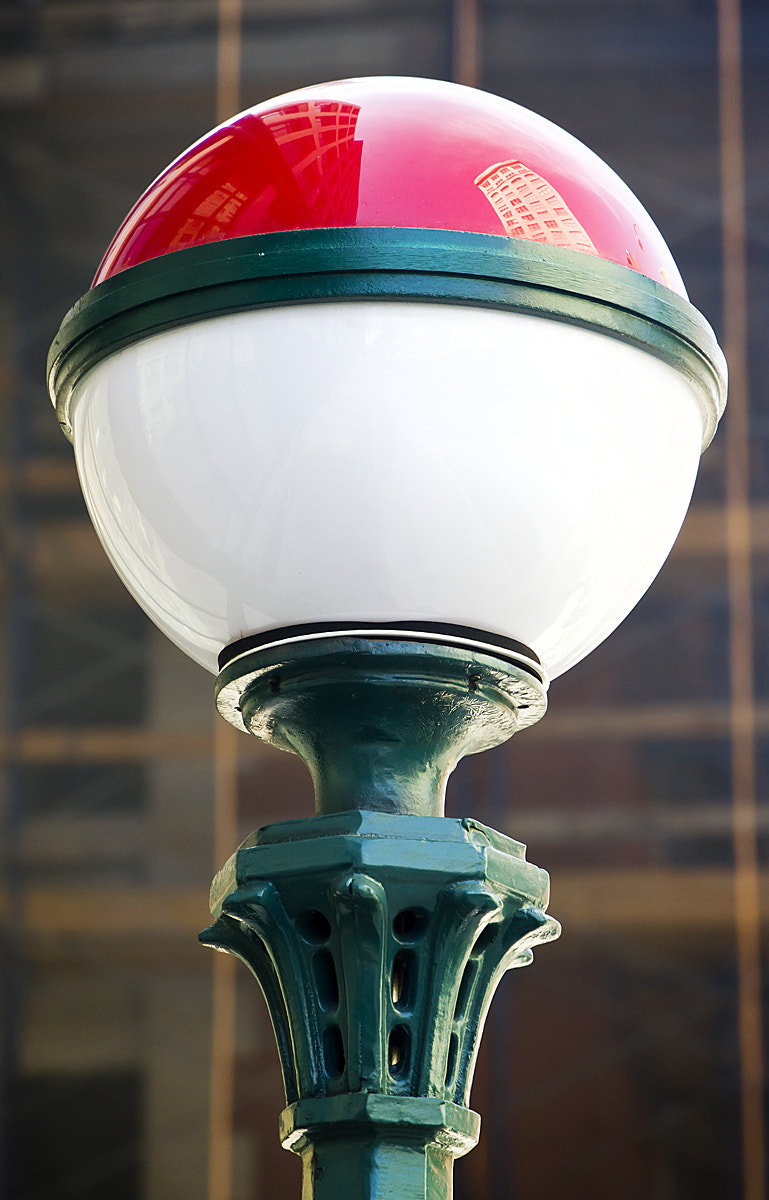 Canon EOS 550D (EOS Rebel T2i / EOS Kiss X4) sample photo. Nyc subway lamp photography