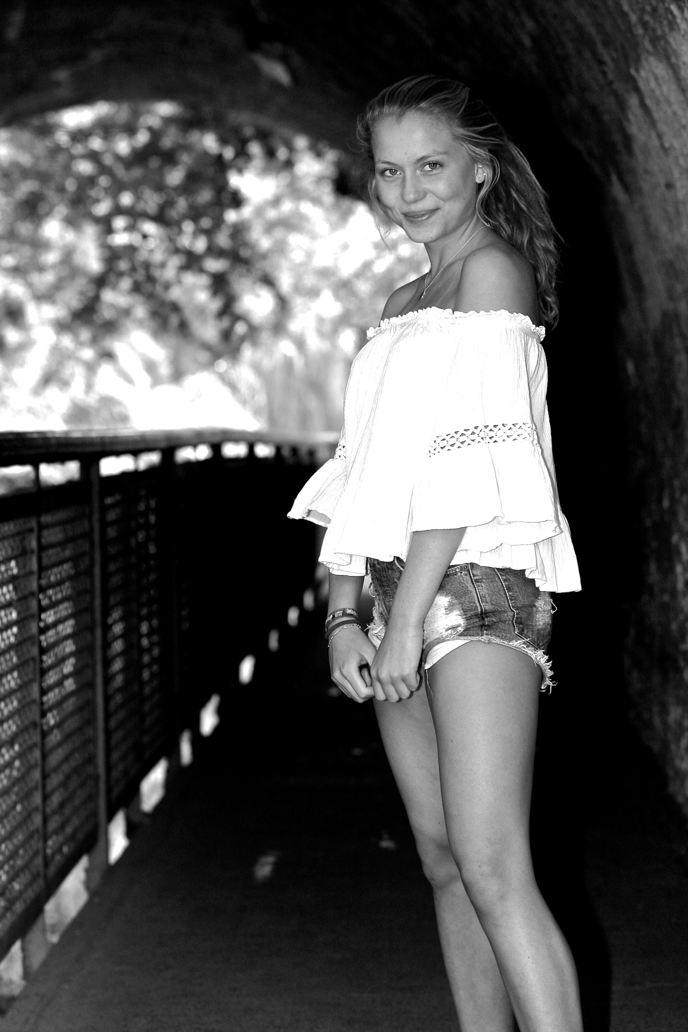Canon EOS 40D sample photo. Shy girl photography