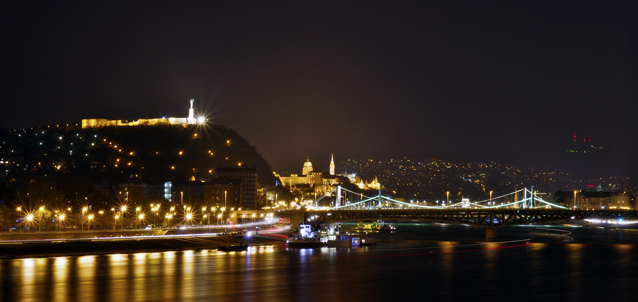 Pentax K-x + Pentax smc DA 17-70mm F4.0 AL (IF) SDM sample photo. Budapest at night photography