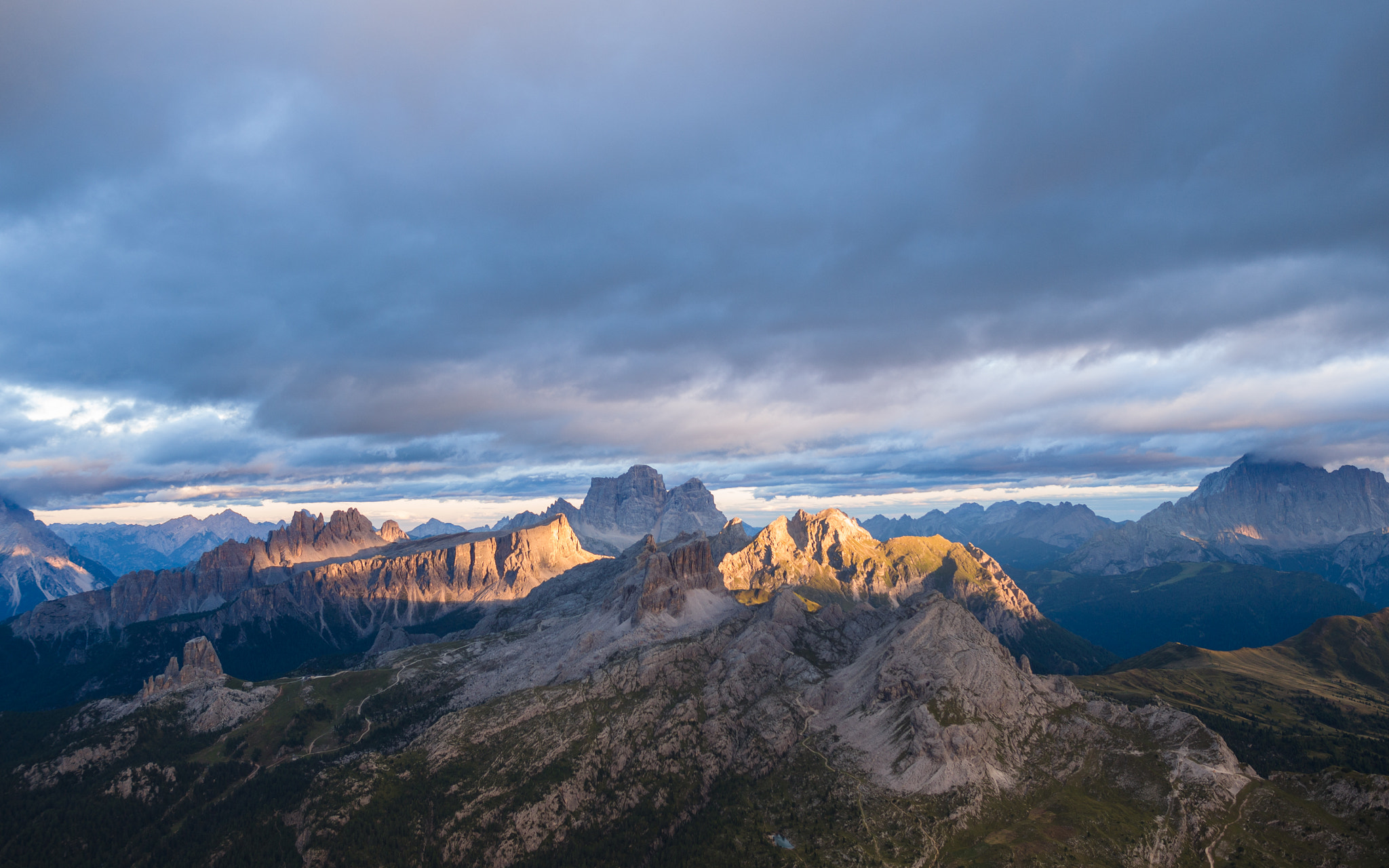 Olympus OM-D E-M5 + LEICA DG SUMMILUX 15/F1.7 sample photo. Sunset colors in the mountains photography