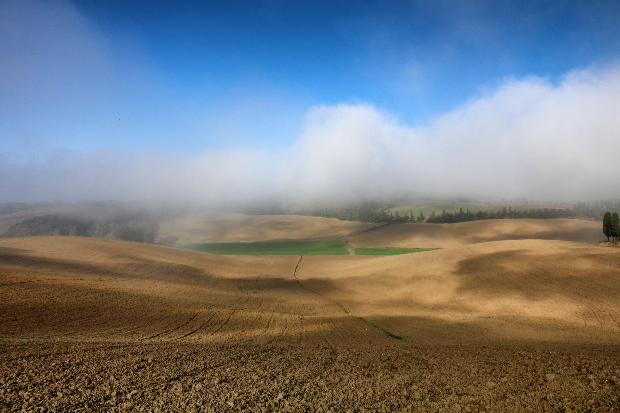 Canon EF-S 17-55mm F2.8 IS USM sample photo. Hills and clouds photography