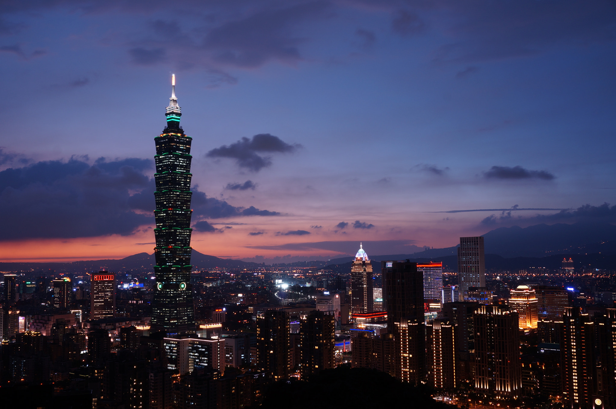 Sony Alpha NEX-6 + Sony E 18-50mm F4-5.6 sample photo. Good night taipei.jpg photography