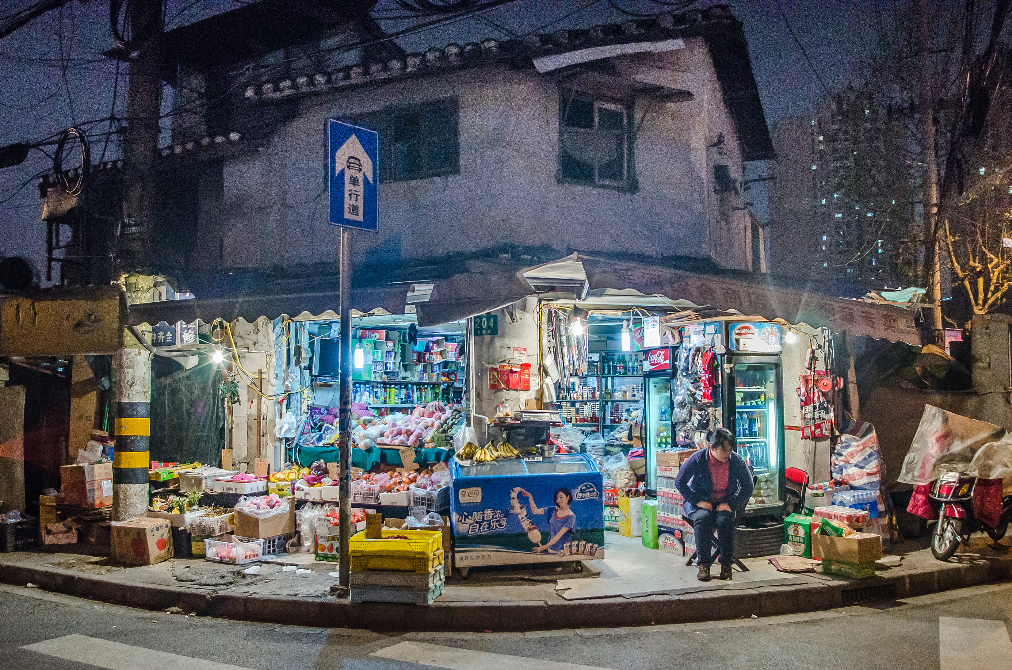 Sigma 17-35mm F2.8-4 EX Aspherical sample photo. Night shift photography