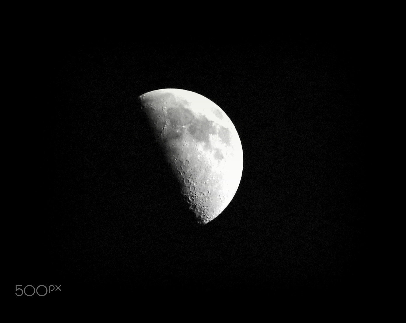Canon EF-S 55-250mm F4-5.6 IS STM sample photo. Moon photography