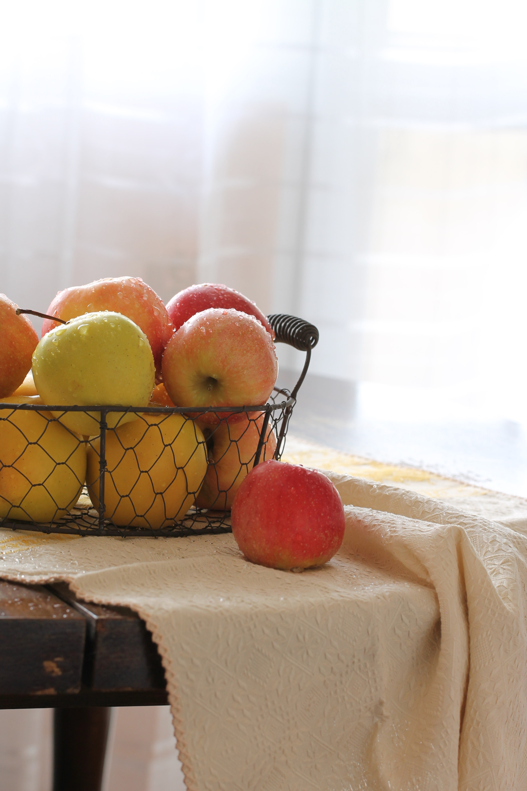 Canon EF 100mm F2.8L Macro IS USM sample photo. Apples photography