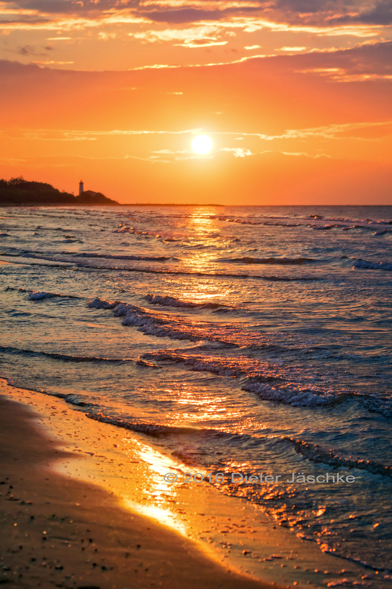 Canon EOS 760D (EOS Rebel T6s / EOS 8000D) + Canon EF 70-200mm F4L IS USM sample photo. Sunrise in italy photography