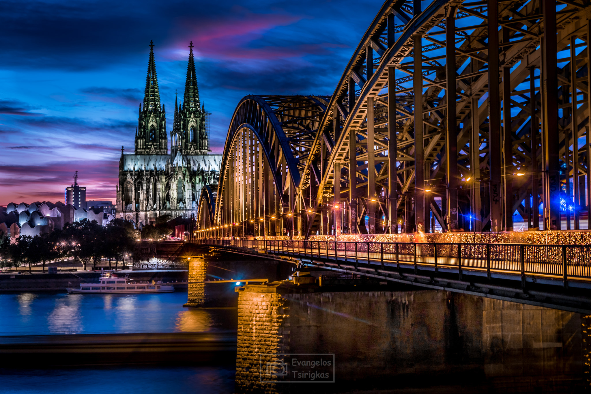 Samsung NX1 sample photo. Cologne 's landmark at night photography