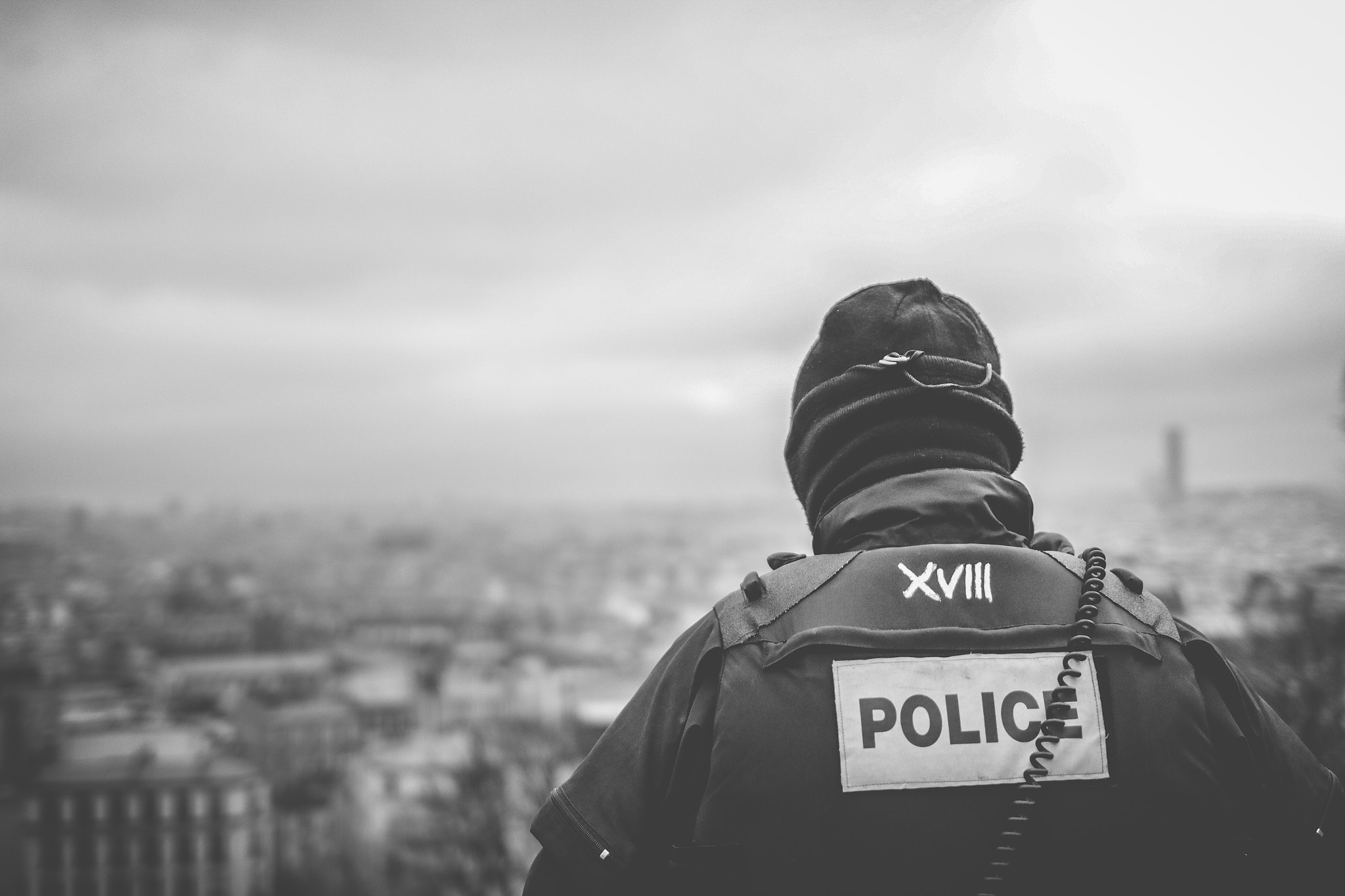 Canon EOS 70D + Canon EF 35mm F2 IS USM sample photo. Montmartre security photography