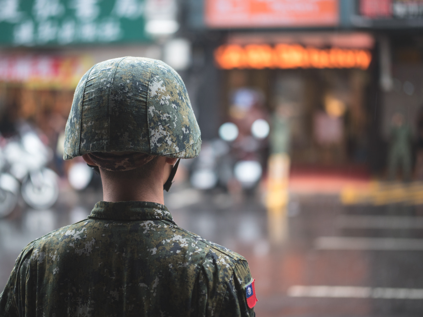 Panasonic Leica DG Nocticron 42.5mm F1.2 ASPH OIS sample photo. Taiwan soldier photography