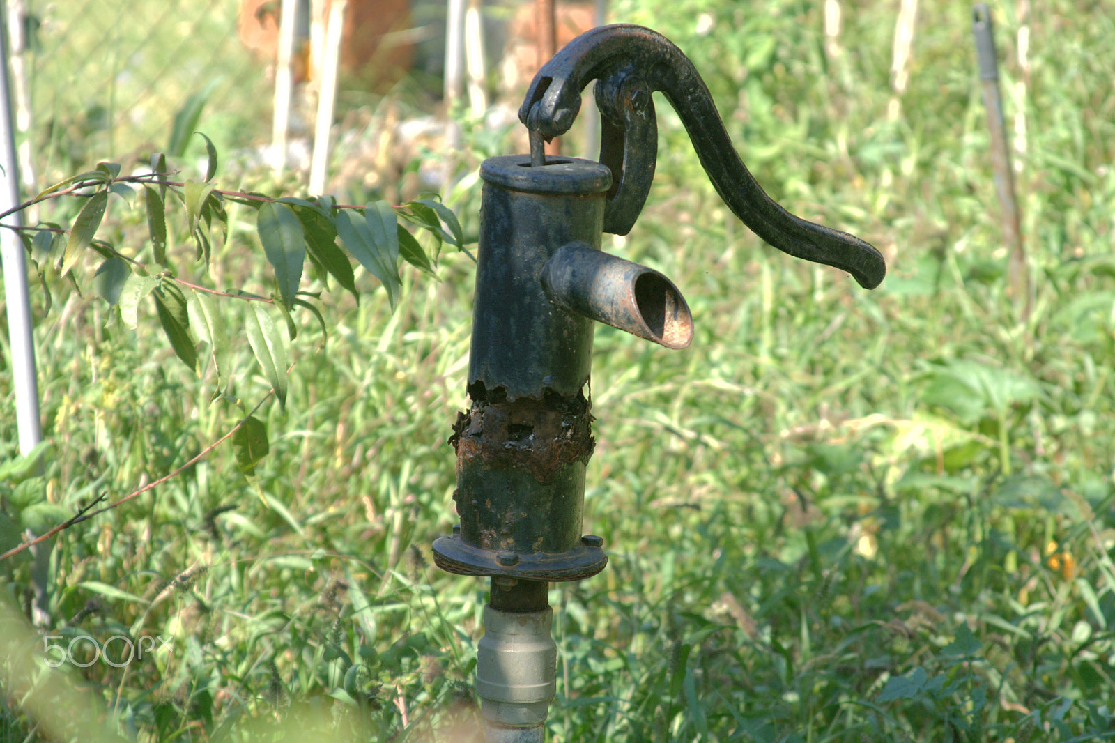 Canon EOS 400D (EOS Digital Rebel XTi / EOS Kiss Digital X) sample photo. Water pump photography