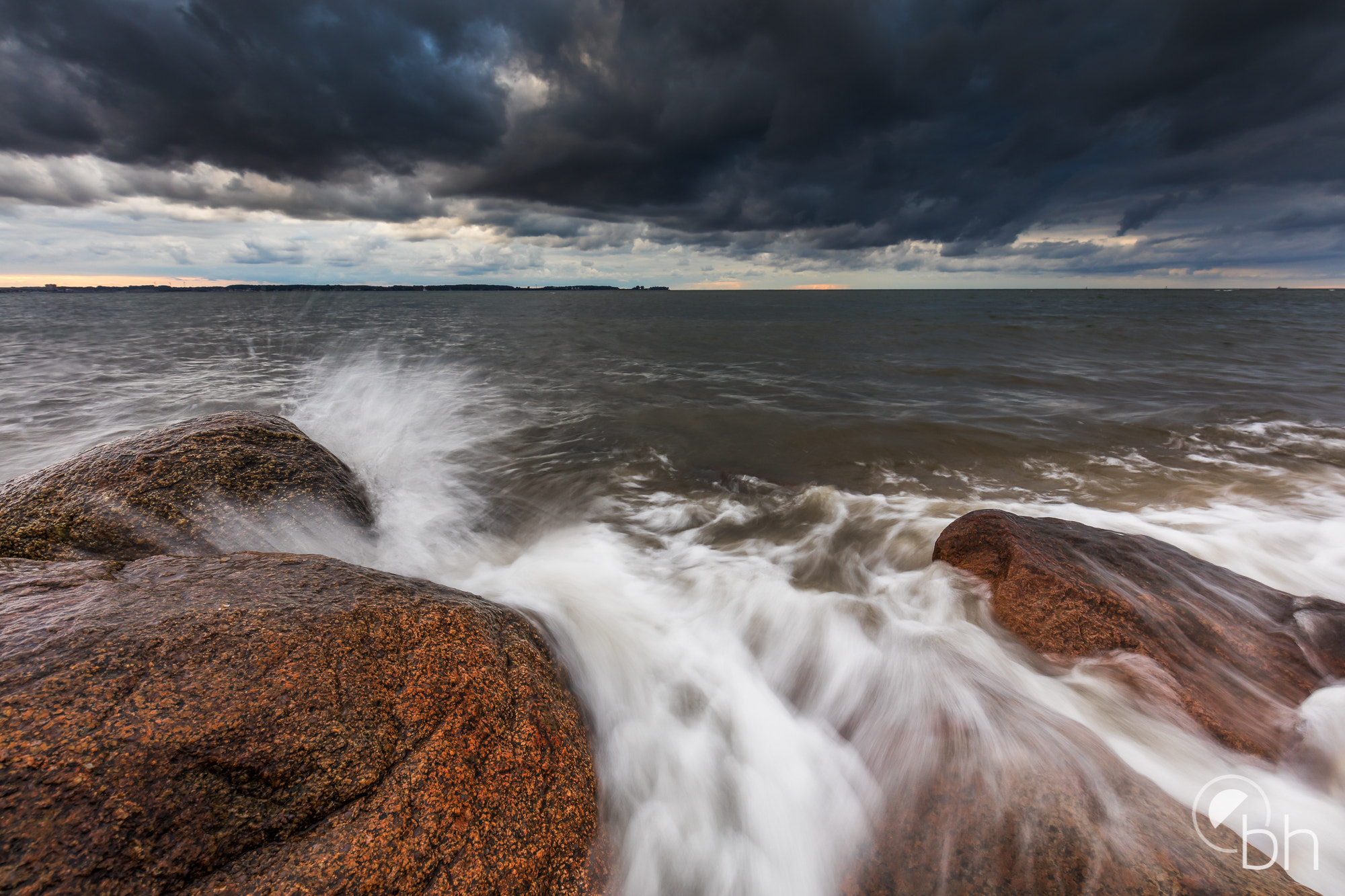 Canon EOS 5DS R + Canon EF 16-35mm F4L IS USM sample photo. Autumn at the beach photography