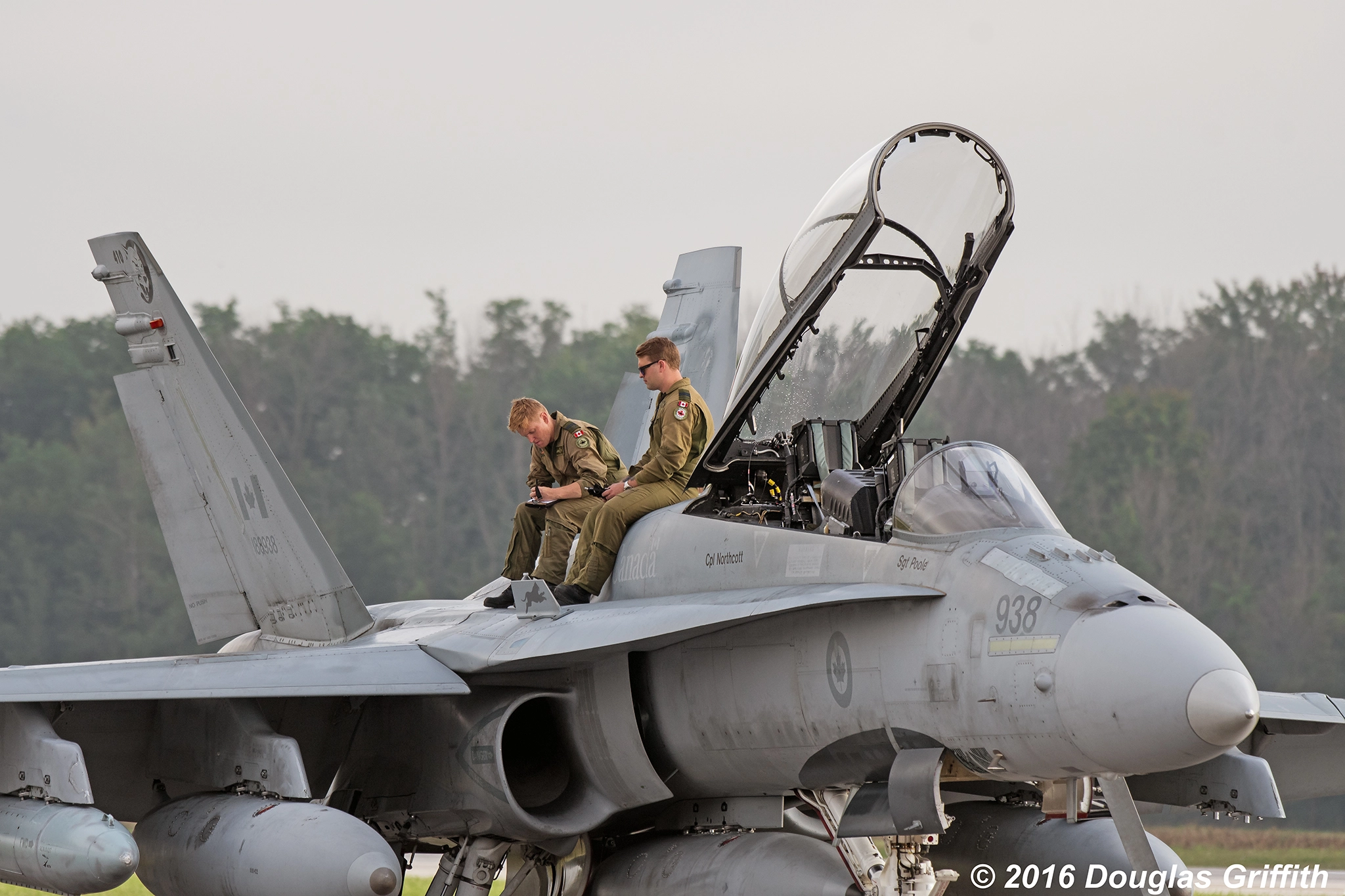 Waiting to Fly: CF-188 Hornet (Two-seat D-Model)