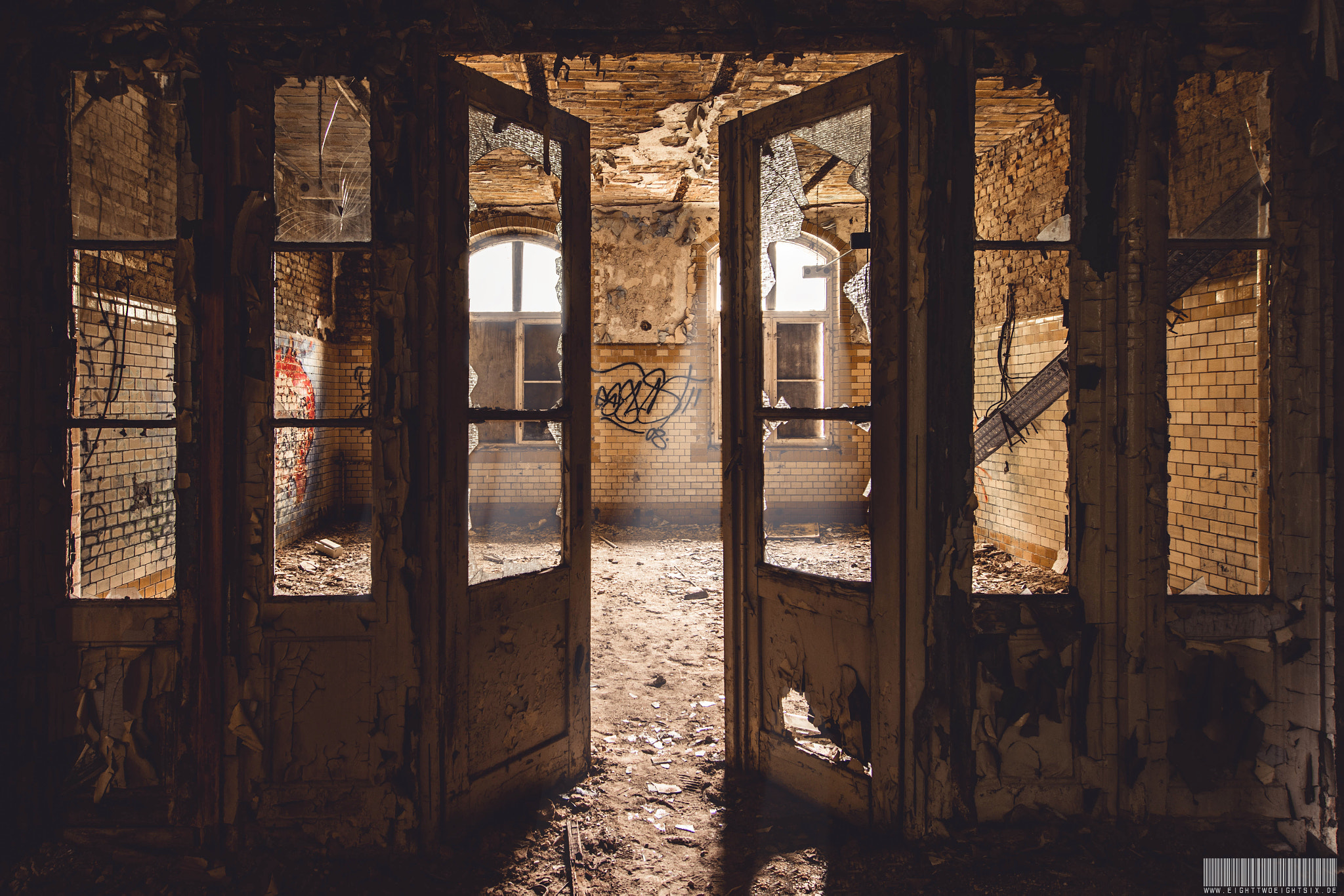 Tokina AT-X Pro 12-24mm F4 (IF) DX sample photo. Beelitz heilstätten - open doors photography