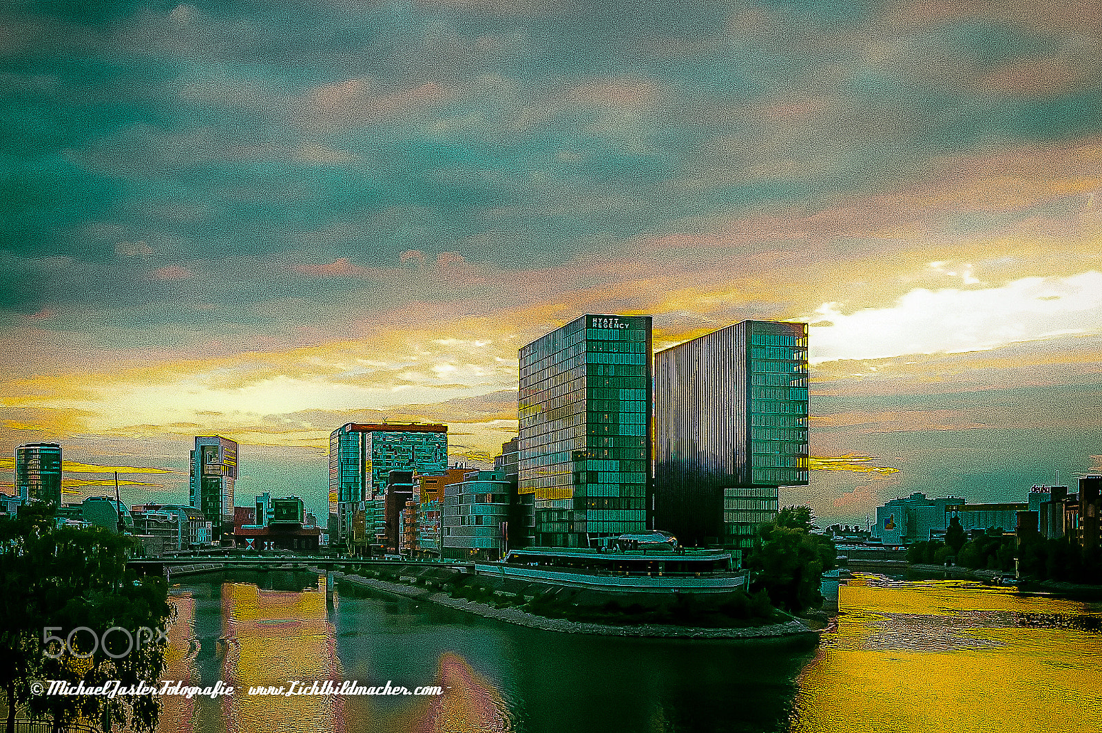 Nikon AF-S Nikkor 18-35mm F3.5-4.5G ED sample photo. © m jaster fotografie medienhafen photography