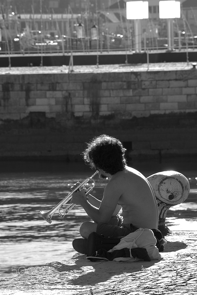 Sony E 18-200mm F3.5-6.3 OSS sample photo. Chill out trumpet photography