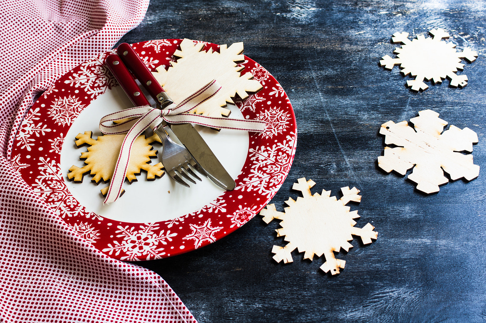 Sony SLT-A55 (SLT-A55V) + Sony DT 30mm F2.8 Macro SAM sample photo. Christmas time table setting photography