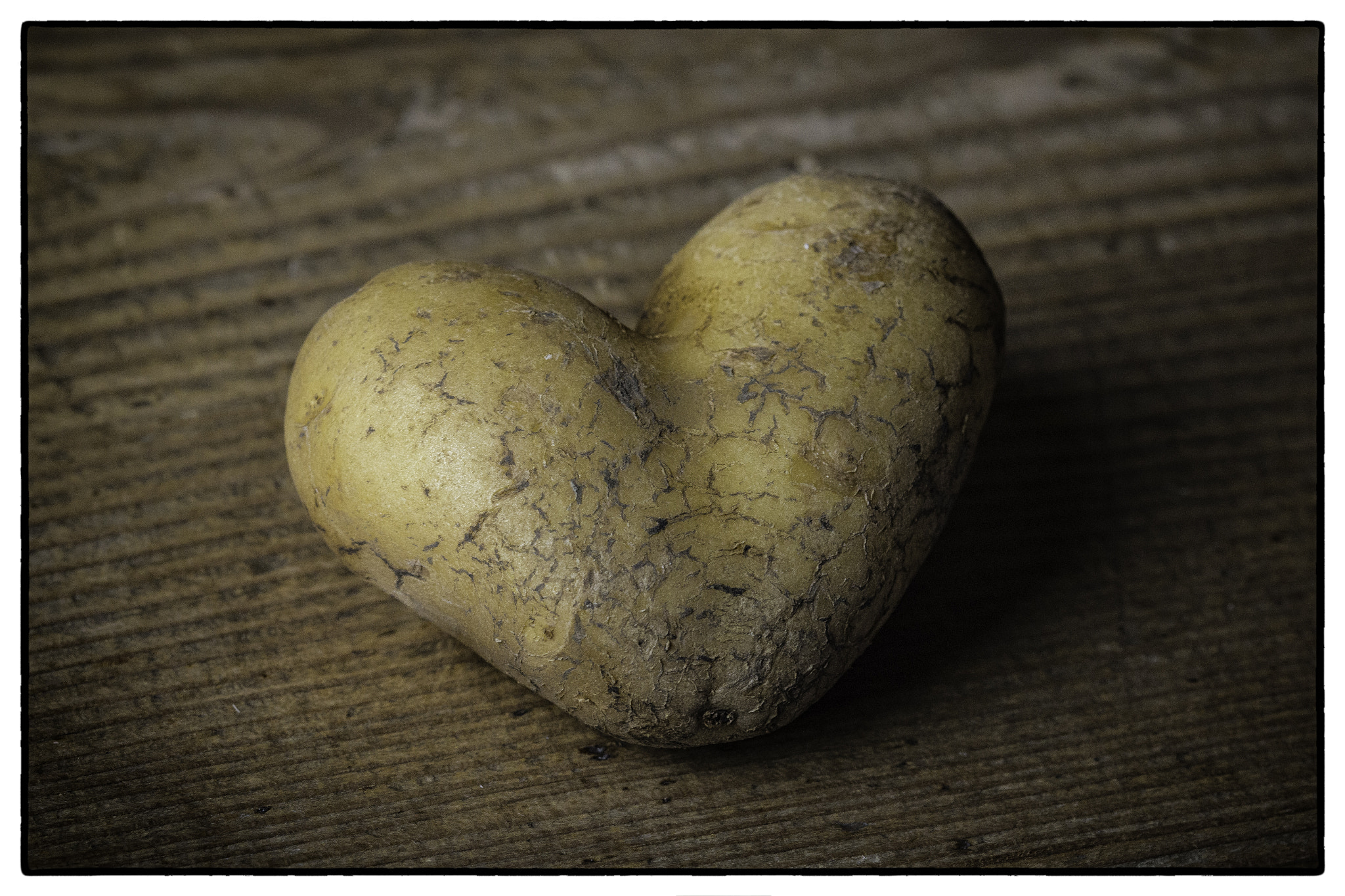 Canon EOS 550D (EOS Rebel T2i / EOS Kiss X4) + Sigma 105mm F2.8 EX DG OS HSM sample photo. Potato love - love potato photography