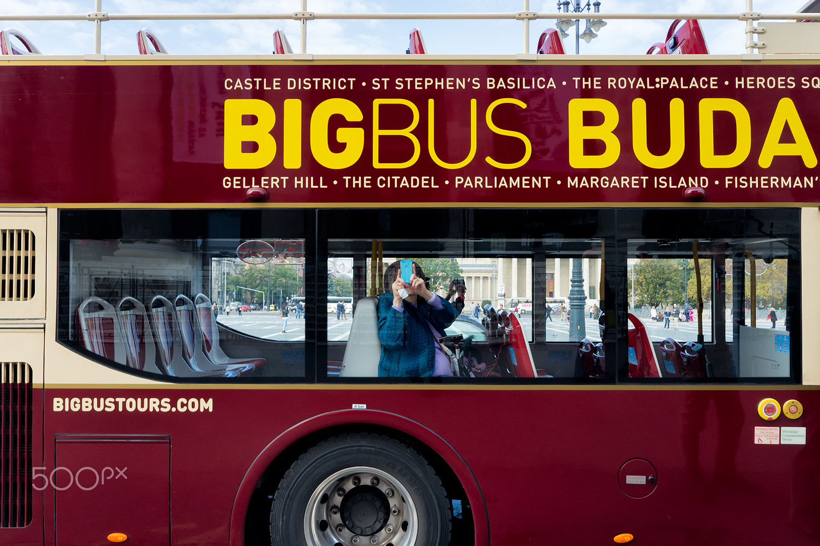 Sigma AF 10-20mm F4-5.6 EX DC sample photo. Big bus photography