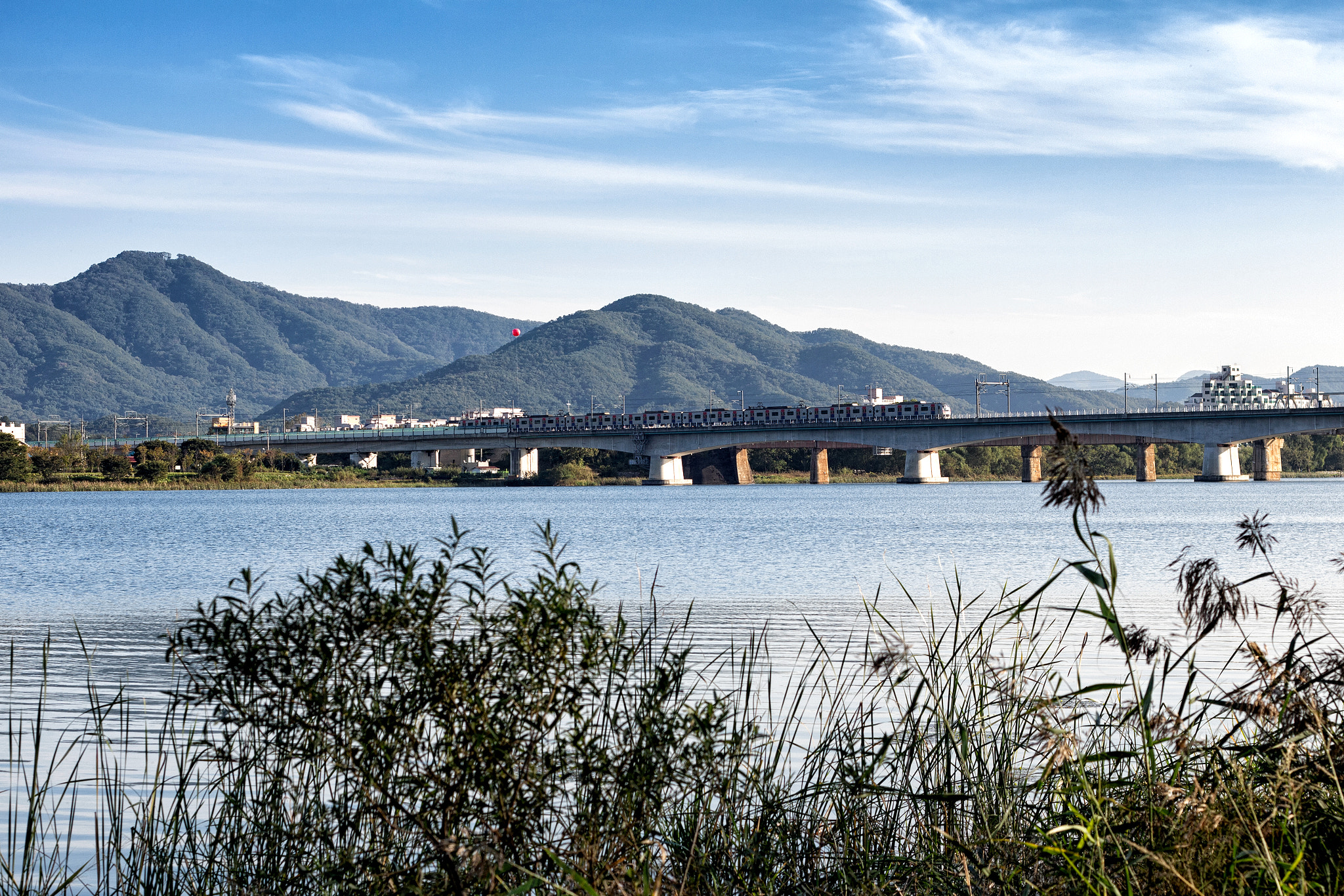 Canon EOS M + Canon EF 50mm F1.8 II sample photo. Bukhangang river photography