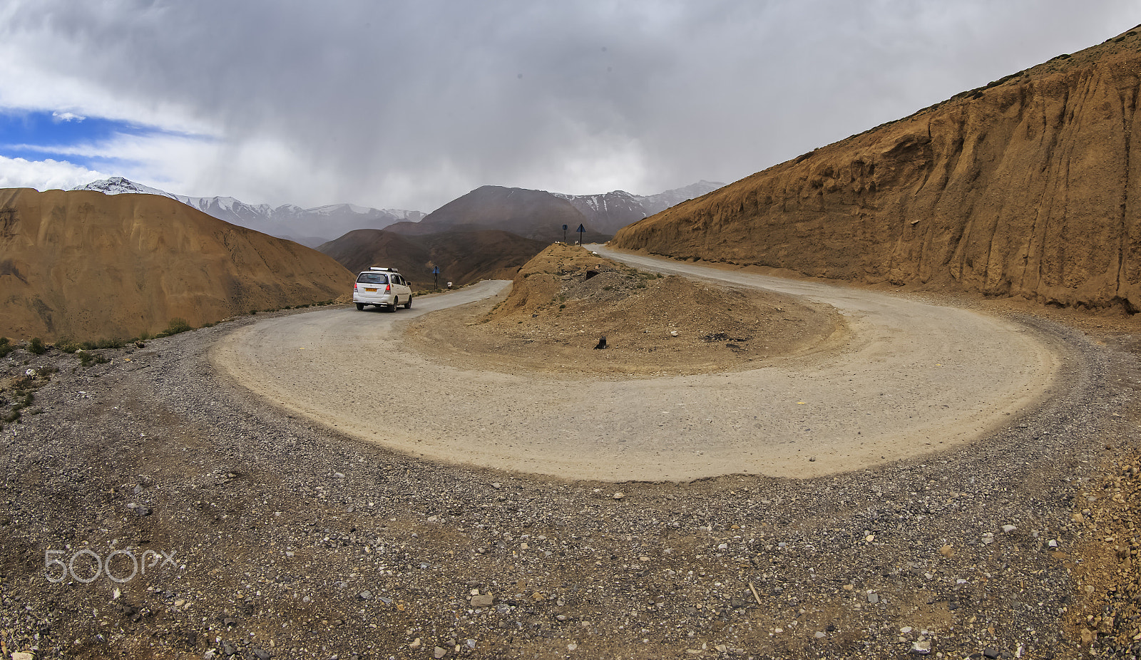 Canon EF 8-15mm F4L Fisheye USM sample photo. Doughnut  drive. photography