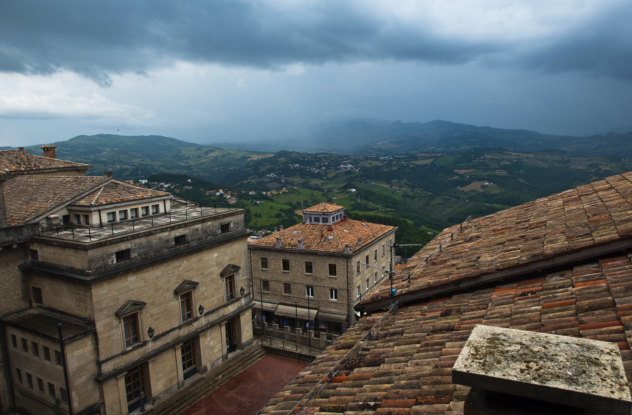 Nikon AF-S Nikkor 17-35mm F2.8D ED-IF sample photo. A storm is coming photography