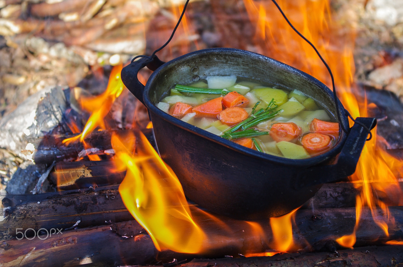 smc PENTAX-DA L 18-55mm F3.5-5.6 sample photo. Vegetables prepared in a cauldron over  fire on the nature photography