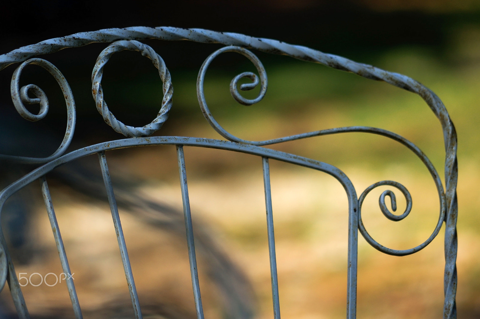 smc Pentax-DA L 50-200mm F4-5.6 ED WR sample photo. Close-up view of a part  iron old park bench photography